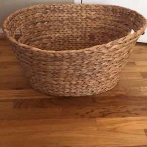 Pier 1 Wicker laundry or pillow/blanket Basket